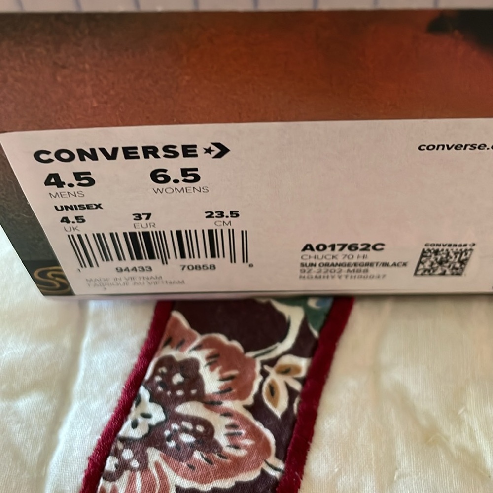 New In  Box Converse Chuck Taylor All Star High Tops Unisex Mens 4.5 Women’s 6.5 - Picture 7 of 7